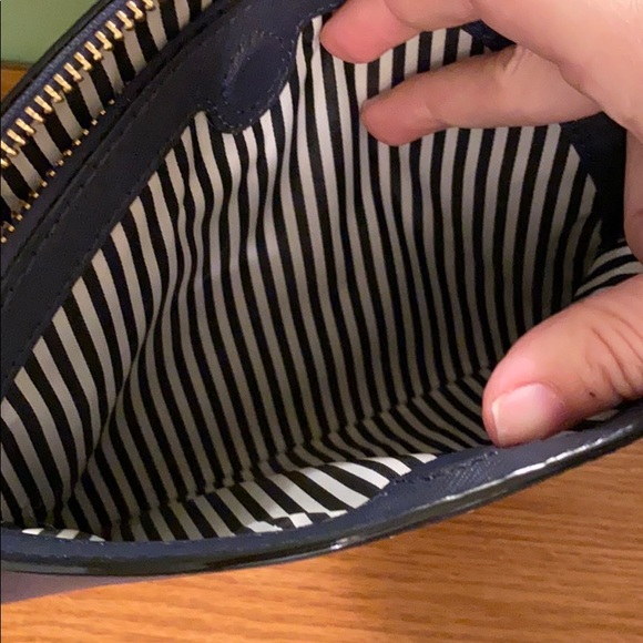 Too small - Picture 3 of 3